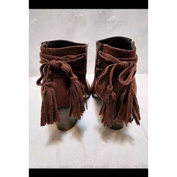 NEW DIRECTIONS WOMENS 9 BROWN ZIP ANKLE BOOTIES JOJO SUEDE FRINGE TASSLE STYLISH - Picture 4 of 13